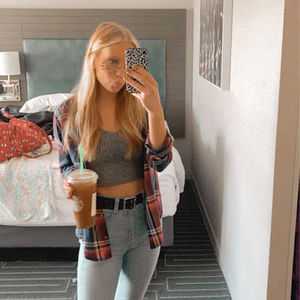 Meet your Posher, Stephanie